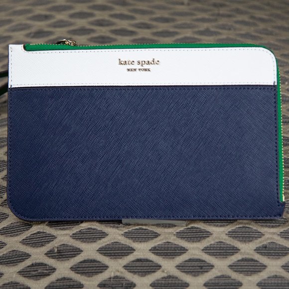 kate spade Handbags - Kate Spade Wristlet Bag
